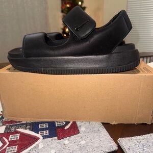 Nike Calm women’s Black Sandals size 9 new/box without lid!!